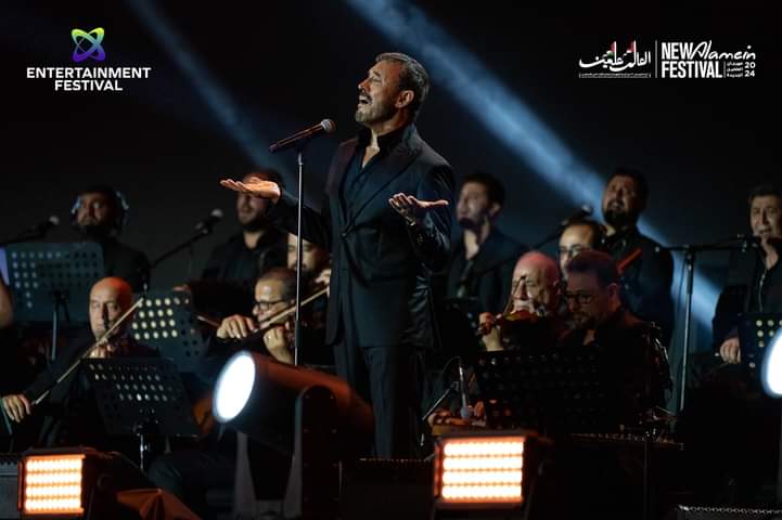 كاظم الساهر يضيء سماء العلمين ... ويطمئن الجمهور إلى صحته (صور)